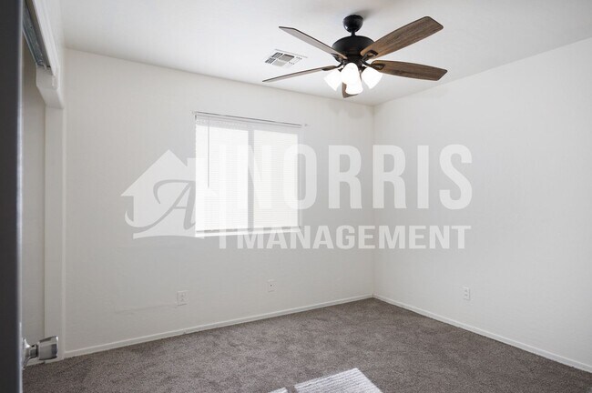 Building Photo - Great Home Located in Town with a Pool