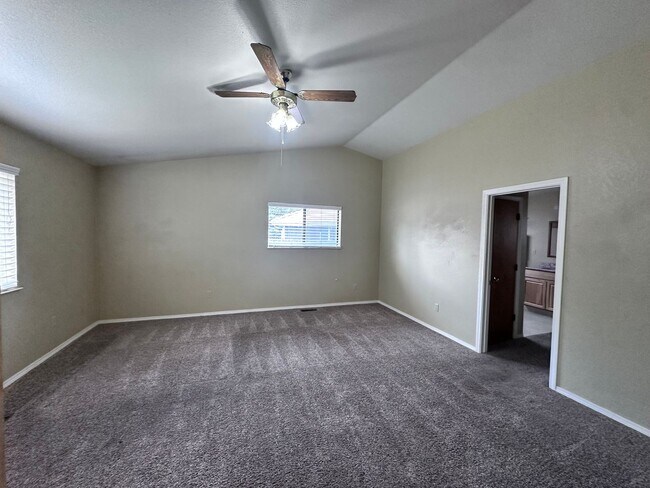 Building Photo - 576 Citadel Rd