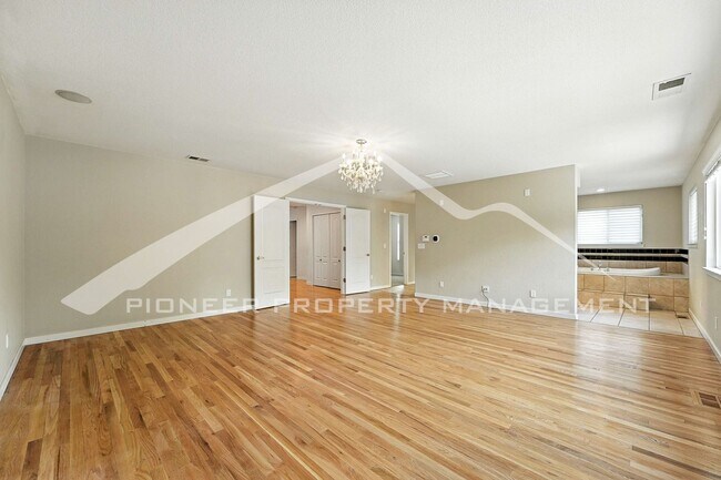 Building Photo - Luxury Meets Location – Impeccable 5BR Hom...