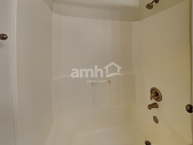 Building Photo - 16605 Sadie Ave