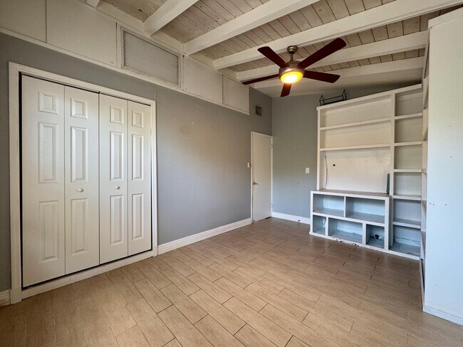 Building Photo - 1712 SW 5th St