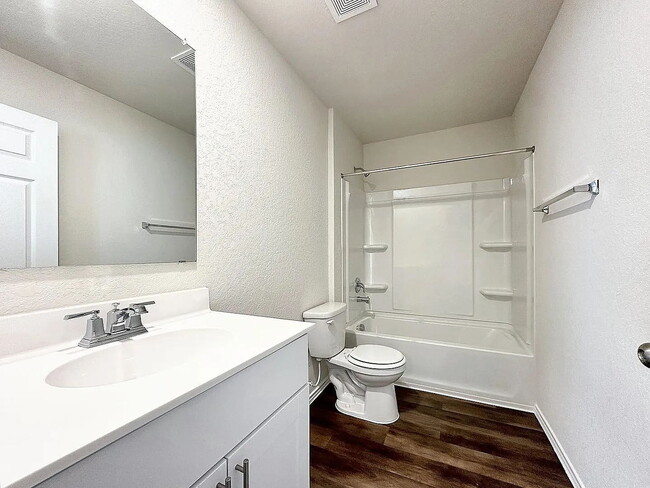 Building Photo - "Charming 3-Bed 2 bath Oasis in New Braunfels