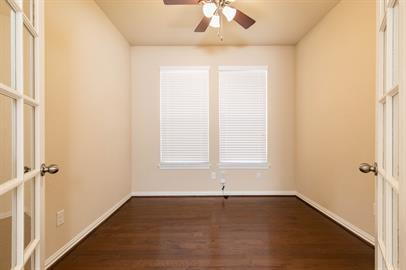 Building Photo - Prime Location with Style, Space & Convenience!