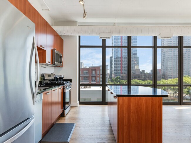 Building Photo - 212 E Cullerton St