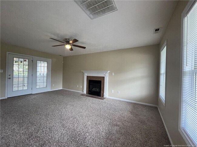 Building Photo - 5234 Woodpecker Dr