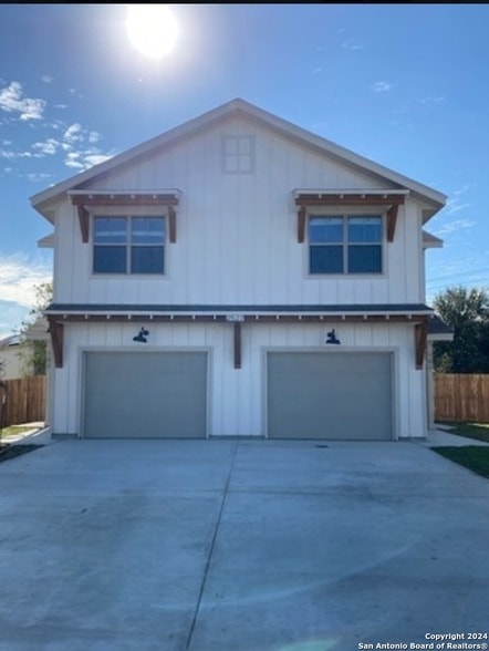 Building Photo - 2527 Lynwood Bnd