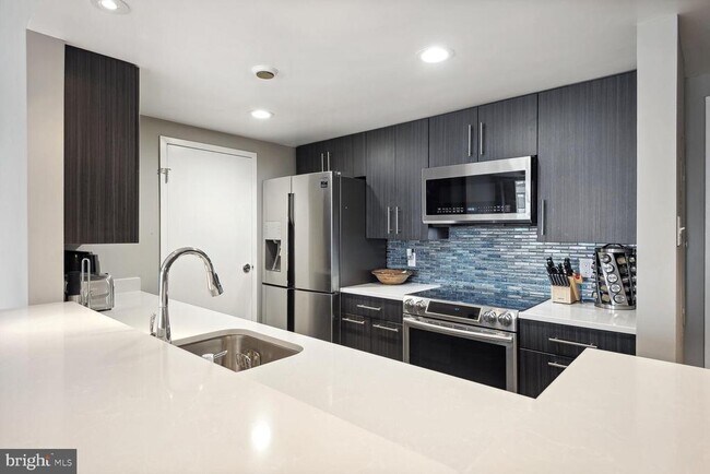 Building Photo - 1530 Key Blvd