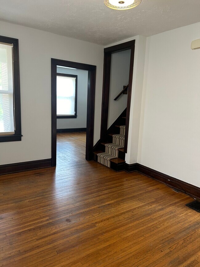 Large dining/family room - 615 S 6th St