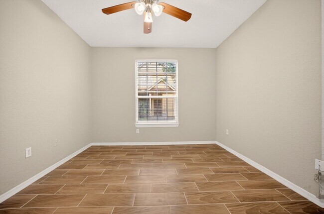 Building Photo - Crescent Place - 16-104