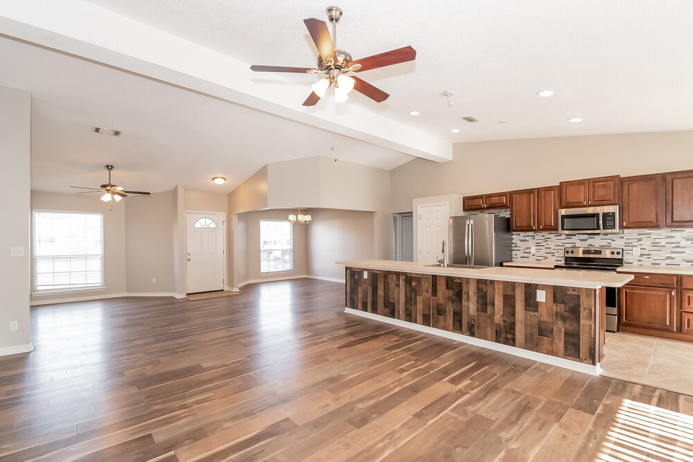 Building Photo - 8448 Pikes Peak Dr N