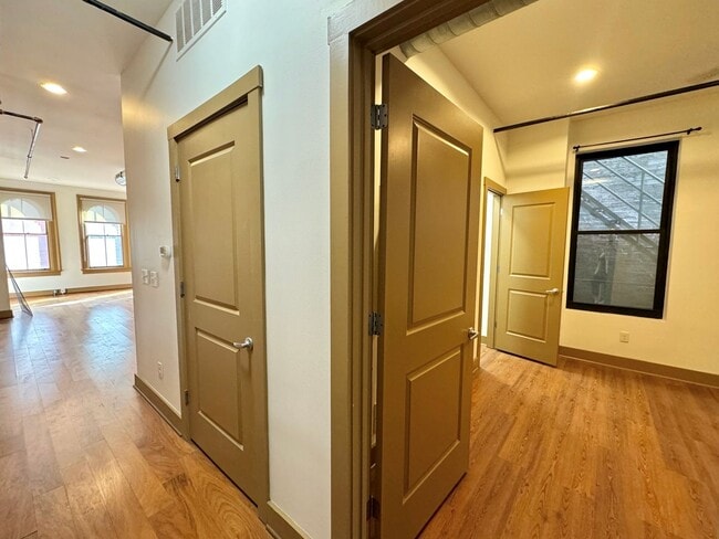 Building Photo - 641 Walnut St