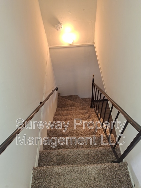 Building Photo - 915 W Browning Rd