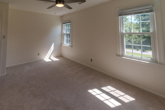 Building Photo - 428 Ingleside Dr