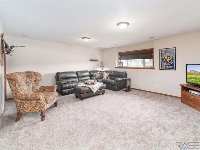 Building Photo - 3300 E Brewster St