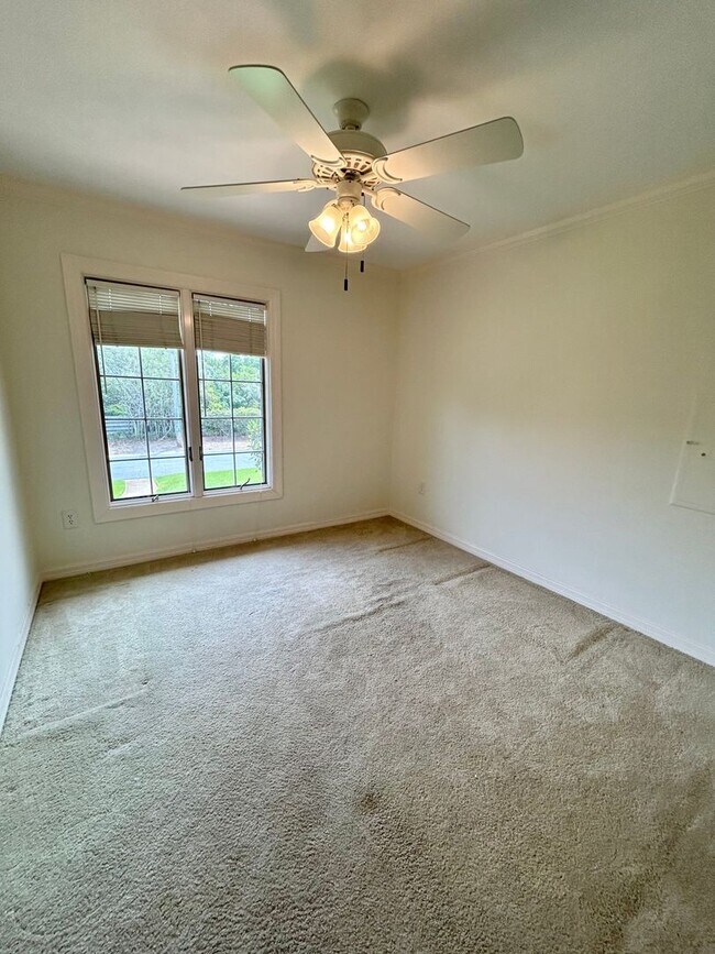 Building Photo - Classic waterfront Snell Isle Estates 3 Bed 2.5 Bath Home with private dock!