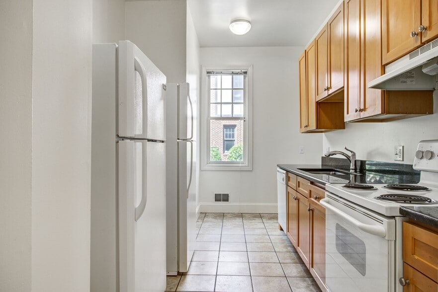 Primary Photo - Victors Place