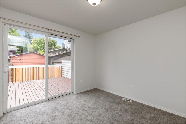 Building Photo - Spacious 6 Bed 3 Bath home in Ravenna