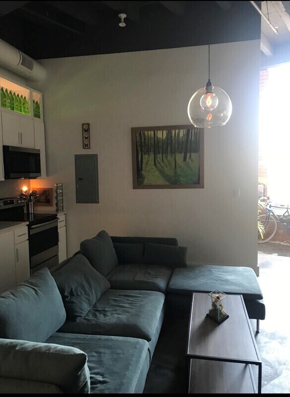 Building Photo - 3200 Gillham Rd