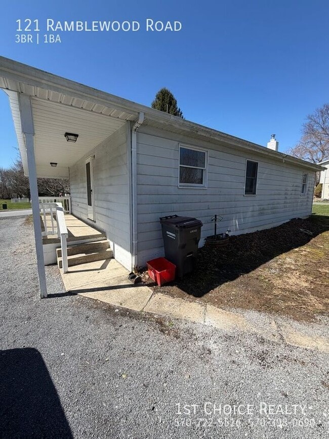 Building Photo - 121 Ramblewood Rd