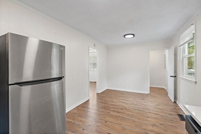Building Photo - 1541 Cherry Tree Dr