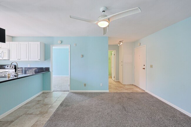 Building Photo - 1 Bed / 1 Bath Condo Near Cowles Mountain – Move-In Special!