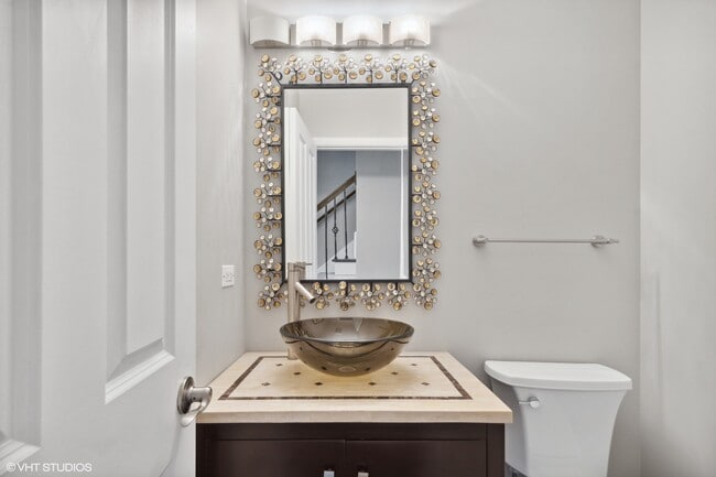 Building Photo - 384 Hastings Ave