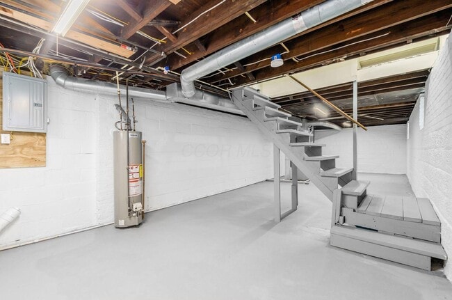 Building Photo - 228 E Kelso Rd