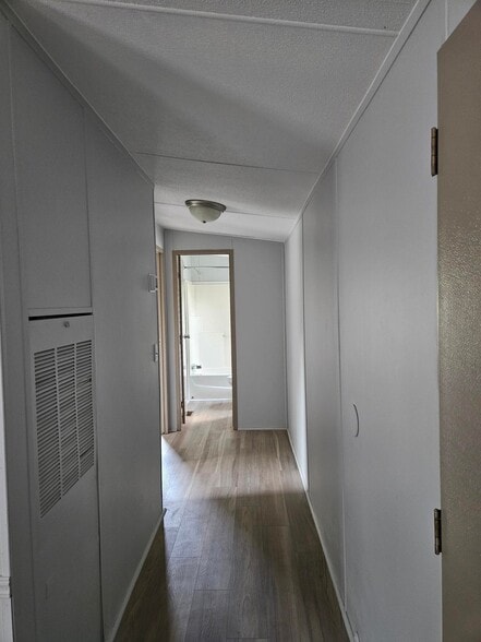 Building Photo - 935 Calvert Dr