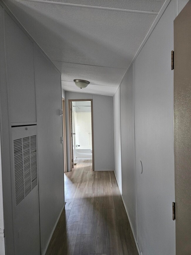Building Photo - 935 Calvert Dr