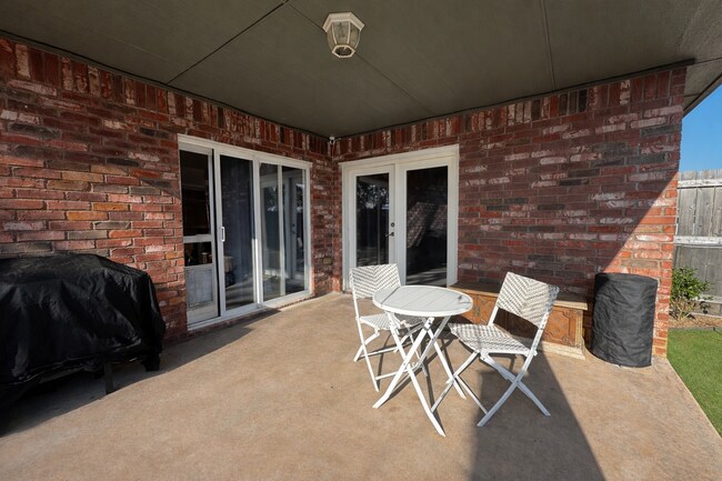 Building Photo - 5400 Flo Dr