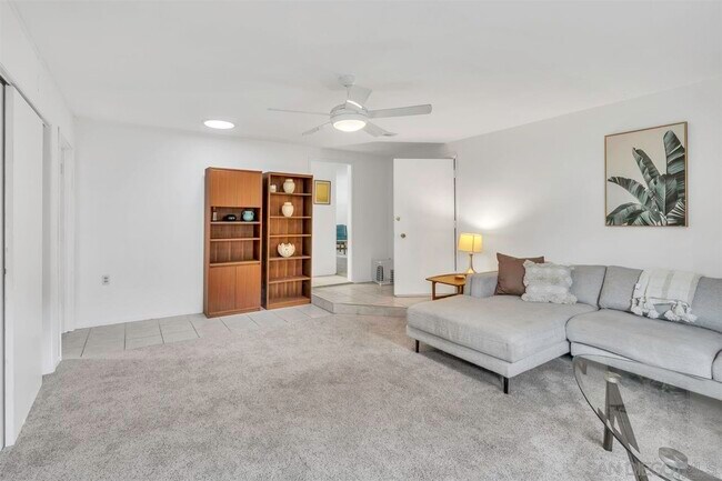 Building Photo - 17052 Bernardo Oaks Dr