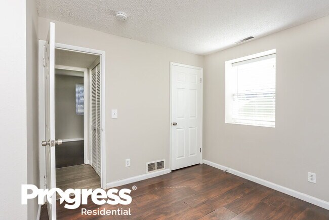 Building Photo - 1690 Woodman Dr