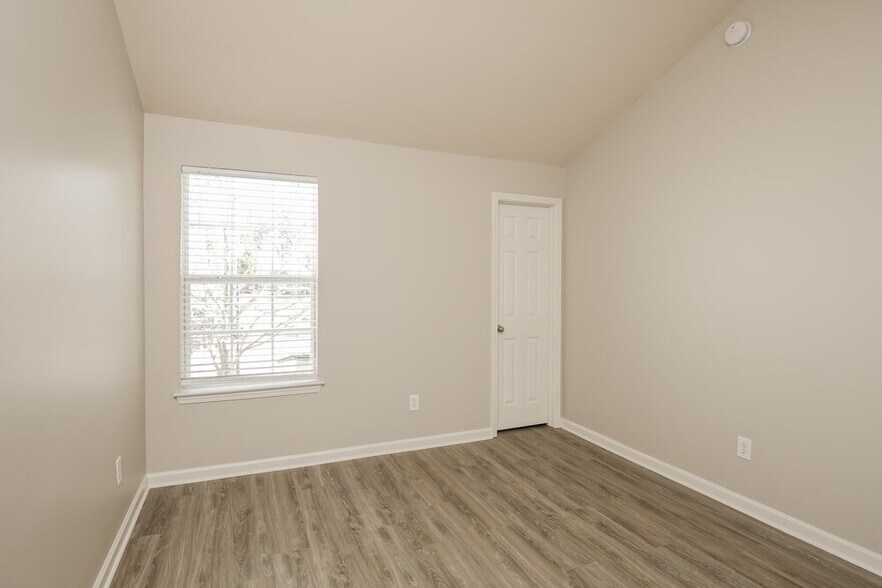 Building Photo - 414 Hidden Creek Ct