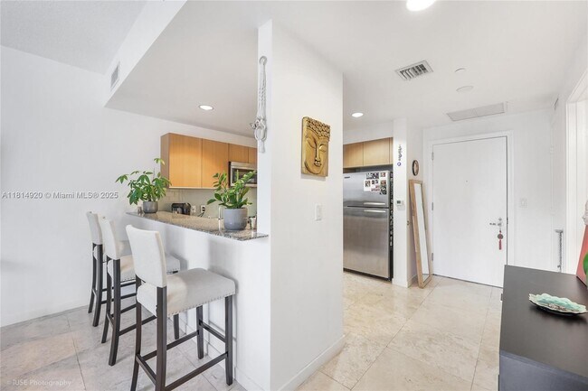Building Photo - 1060 Brickell Ave