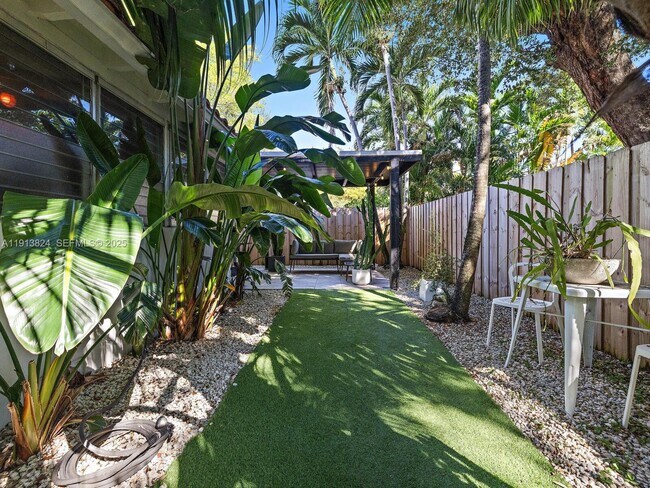 Building Photo - 1009 NW 11th Ct