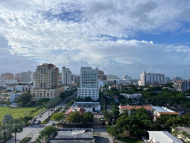 Building Photo - Modern 1BR/1BA Condo with 2 Parking Spaces – Prime Coral Gables Location