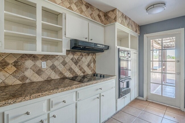 Building Photo - 3236 S Kenwood Ln