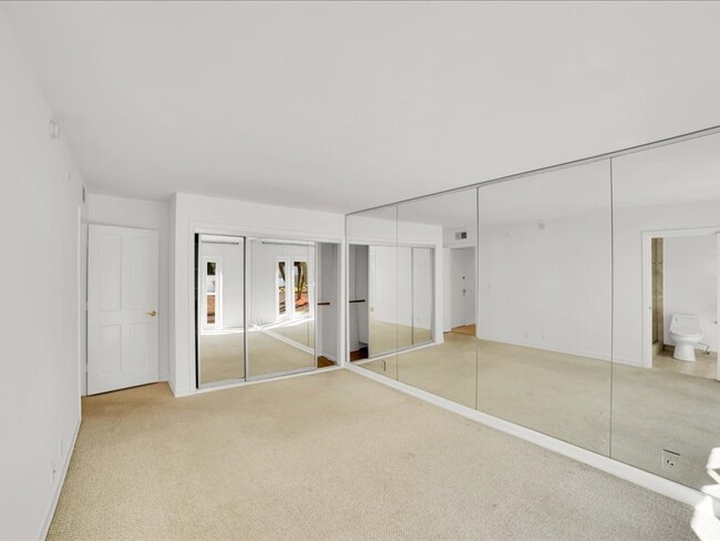 Building Photo - 9654 Wendover Dr