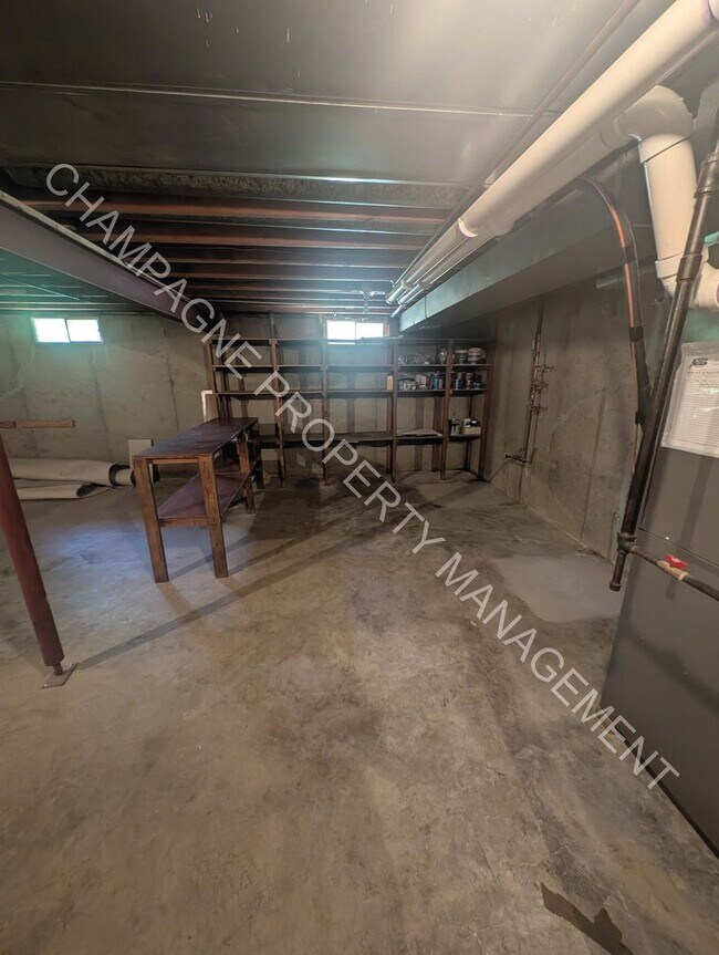 Building Photo - GORGEOUS LENEXA HOME FOR RENT - FLAT ROCK ...
