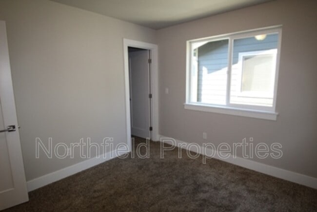 Building Photo - 4857 100th St NE