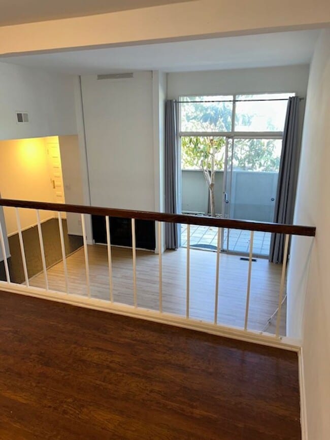 Building Photo - Townhouse  3+2.5