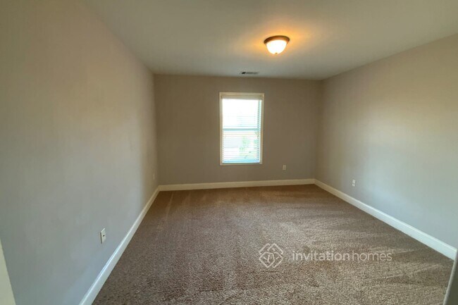 Building Photo - 300 Everly Cir