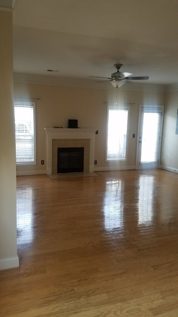 Building Photo - Lovely Townhome in Southeast Columbia