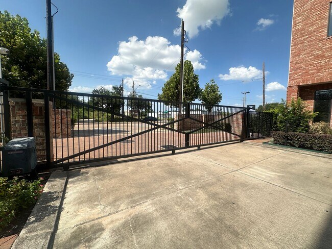 Building Photo - For Lease | 3 Bed, 3.5 Bath | 2,138 Sq Ft ...
