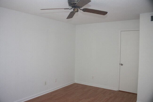 Building Photo - 4225Thor205