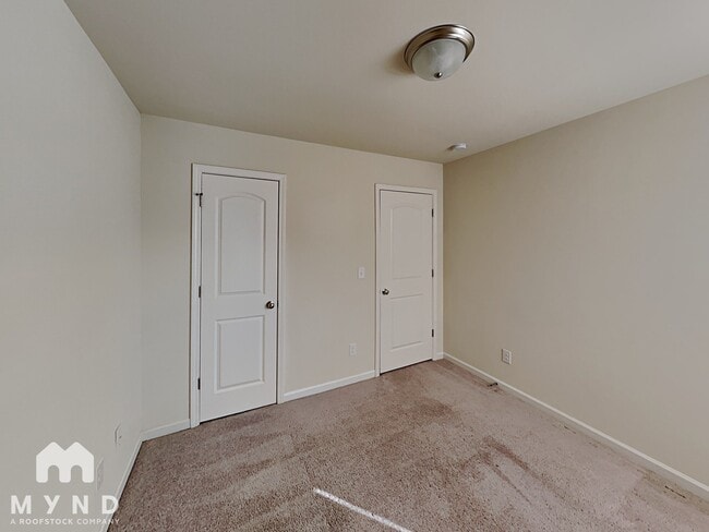 Building Photo - 2547 Piering Dr