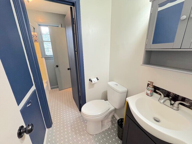 Building Photo - 106 Paradise Dr