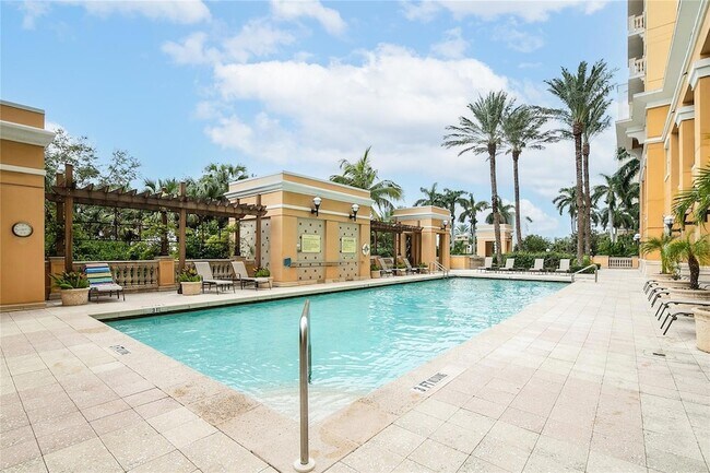 Building Photo - 750 N Tamiami Trl