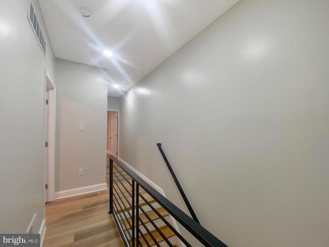 Building Photo - 5860 Osage Ave