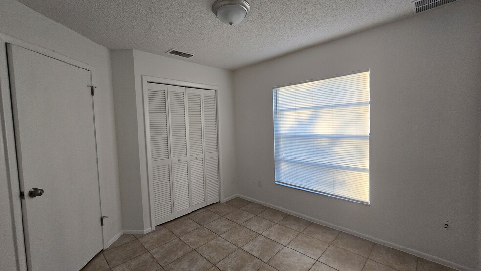 Building Photo - 846 Grenadier Dr